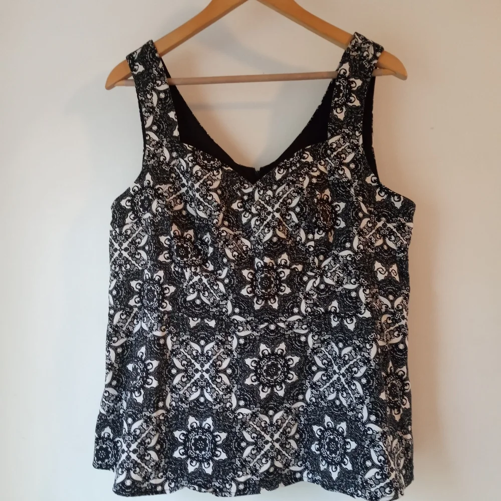 Torrid 0X Lace Print Sateen Peplum Top - Picture 2 of 11